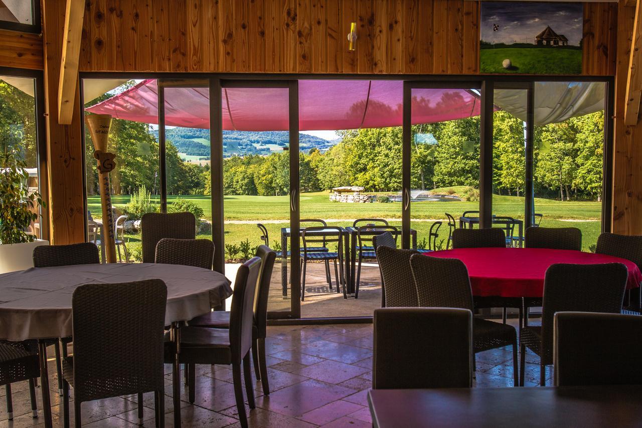 Отель Golf De La Chassagne Malain Экстерьер фото